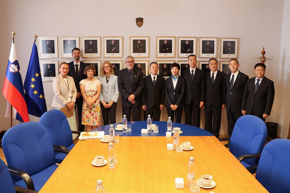 kitajska-delegacija-2jun25-1.jpg