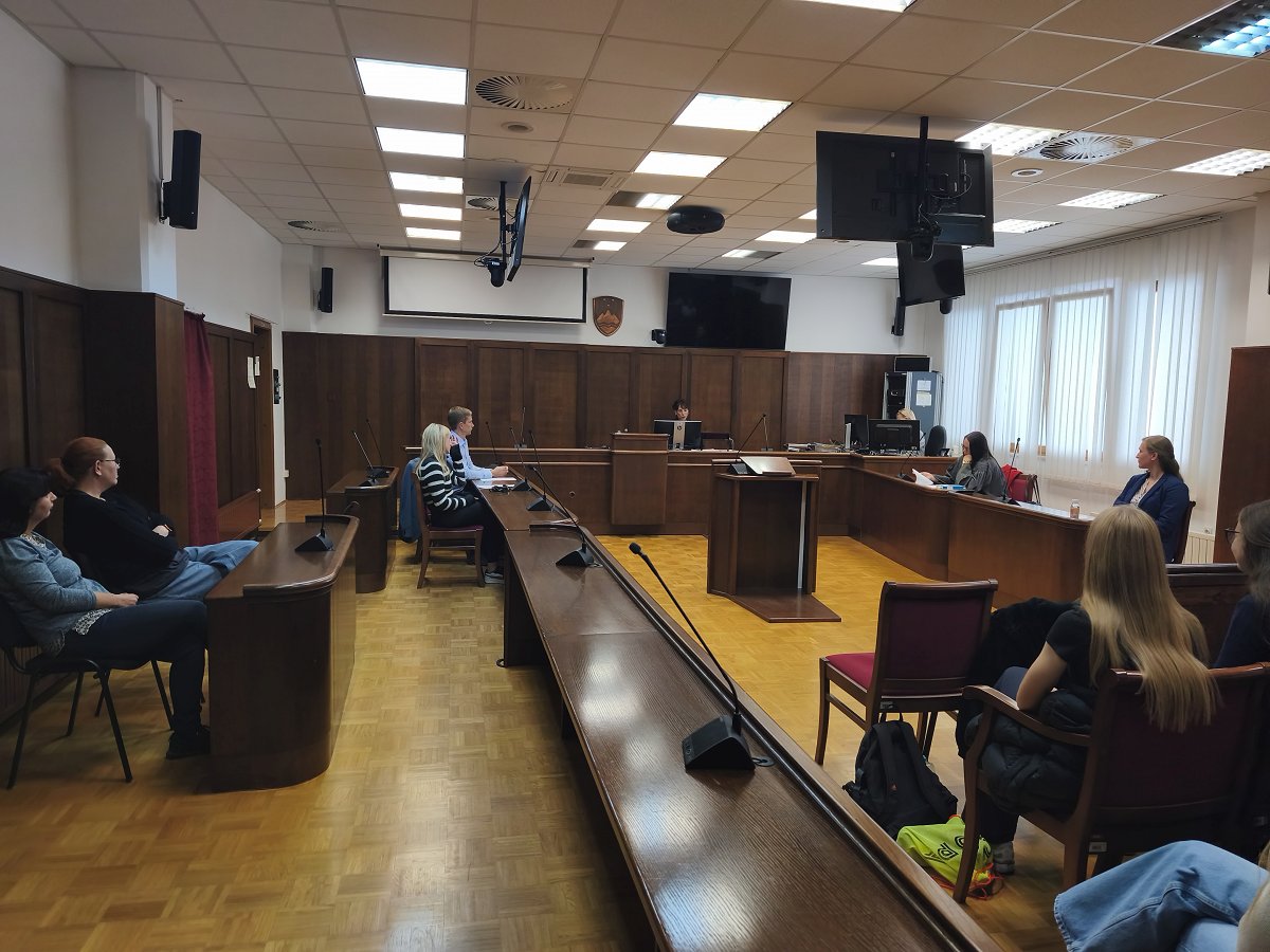 razpravna dvorana.jpg