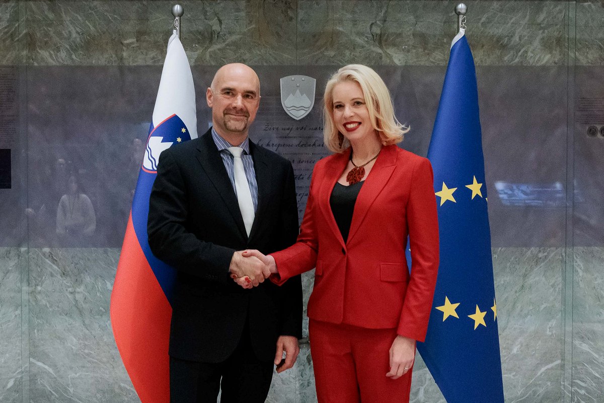 Nov sodnik Aleš Gregorič in predsednica DZ mag.UrškaKlakočar Zupančič
