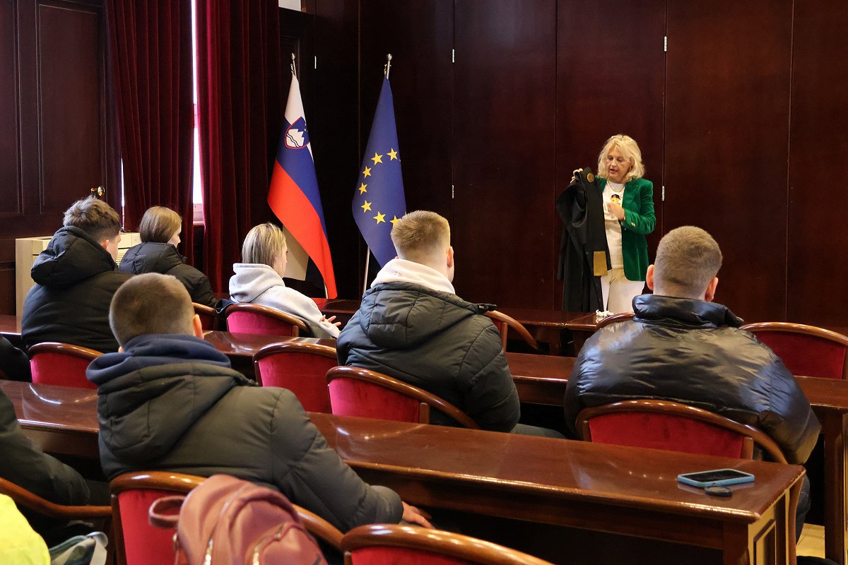 Vrhovno sodišče so obiskali dijaki Srednje šole za gastronomijo in turizem Ljubljana