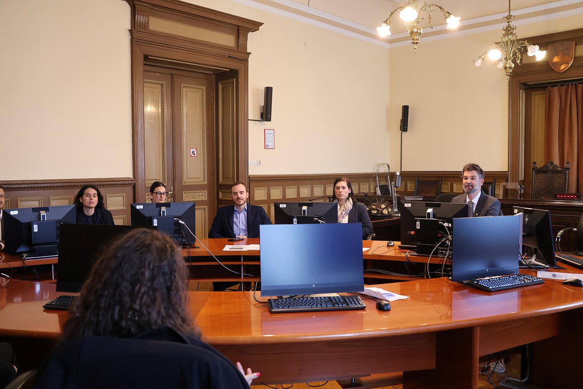 Vrhovno sodišče je gostilo udeležence programa AIAKOS